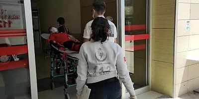 Ayağına paletlerin düştüğü market çalışanı yaralandı