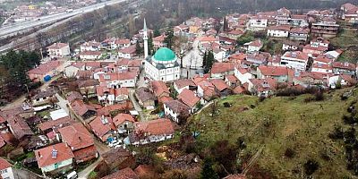 Babadan kalma atölyesinde, kullanılmayan giysilerin iplerinden yolluk ve kilim üretiyor