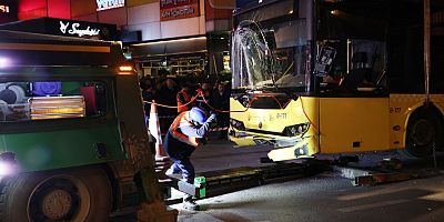 Bahçelievler'de İETT otobüsü durak önünde minibüse çarptı, 1 kişi öldü, 5 kişi yaralandı