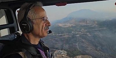 Bakan Uraloğlu, helikopterle yangın bölgesini havadan inceledi