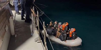 Balıkesir açıklarında 64 düzensiz göçmen karaya çıkarıldı
