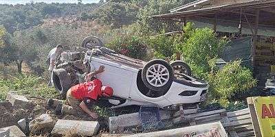 Balıkesir'de bir otomobilin park halindeki araçlara çarpması sonucu 7 kişi yaralandı