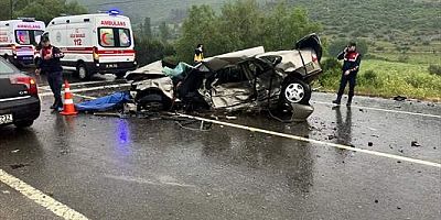 Balıkesir'de iki otomobilin çarpıştığı kazada 1 kişi öldü, 3 kişi yaralandı