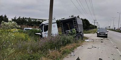 Balıkesir'de pikap ile tırın çarpıştığı kazada 1 kişi öldü, 3 kişi yaralandı