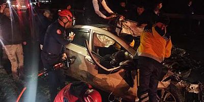 Balıkesir'de üç aracın karıştığı trafik kazasında 1 kişi öldü, 2 kişi yaralandı