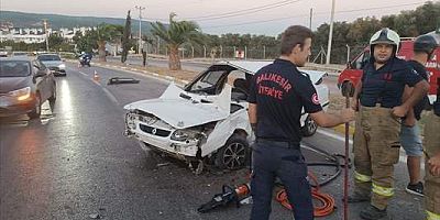 BALIKESİR- Erdek'te devrilen otomobildeki 2 kişi yaralandı