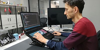 Banka yöneticiliğinden istifa ederek yazılım firması kuran genç