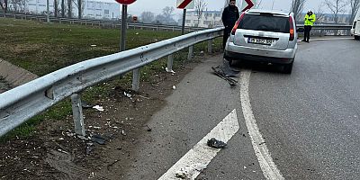 Bariyere çarpan otomobildeki 2 kişi yaralandı