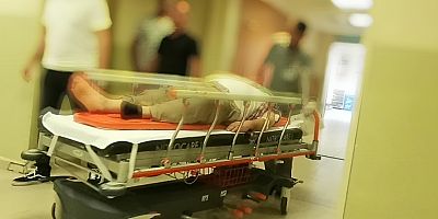 Başına demir düşen işçi yaralandı