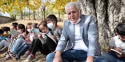 Başlattığı kampanyayla Bingöllü binlerce köy çocuğunu kitapla buluşturdu