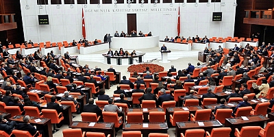 Başörtüsü' Anayasa teklifi Meclis'e sunuldu
