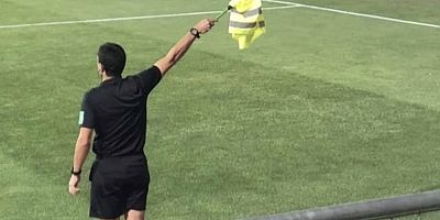 Bayrağını Unuttu, Süpürge Sapıyla Maça Çıktı