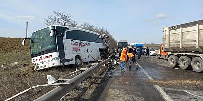Bilecik Bozüyük’te Tır Otobüse Çarptı: 12 Yaralı
