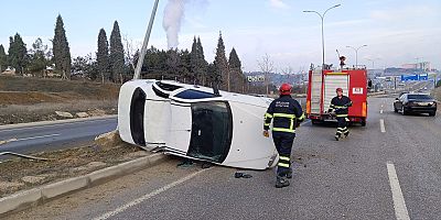 Bilecik’de Kontrolden çıkan otomobil devrildi, 2 kişi yaralandı
