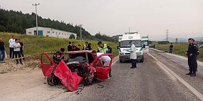 Bilecik'te 2 otomobil kafa kafaya çarpıştı: 3 ölü, 1 yaralı