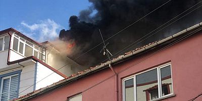Bilecik'te 5 katlı apartmanın çatısında çıkan yangın söndürüldü