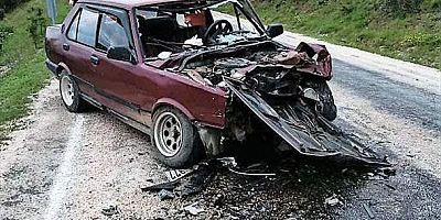 Bilecik'te çarpışan iki otomobildeki bir kişi öldü, iki kişi yaralandı