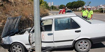 Bilecik'te devrilen otomobildeki 2 kişi yaralandı