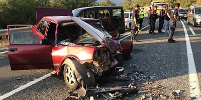 Bilecik'te kamyon ile otomobilin çarpışması sonucu biri ağır 3 kişi yaralandı