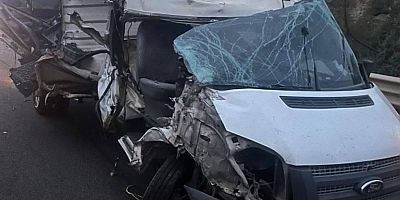 Bilecik'te tıra çarpan hafif ticari aracın sürücüsü yaralandı