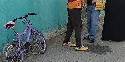 Bisikletiyle Oynayan Çocuğa Otomobil Çarptı