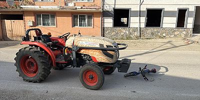 Bisikletiyle traktöre çarpan çocuk yaralandı