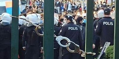 Boğaziçi'nin Kapısına Takılan Kelepçeye Yönelik Soruşturma!
