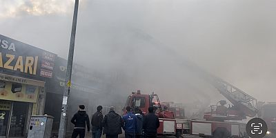 Bursa’da 2 iş yerini küle çeviren yangın kontrol altına alındı