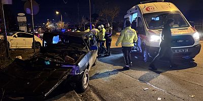 Bursa'da 2 otomobilin karıştığı kazada 1 kişi ağır yaralandı