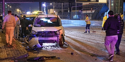 Bursa'da 4 aracın karıştığı kazada 3 kişi yaralandı