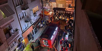Bursa'da 5 katlı apartmanın çatısında çıkan yangın söndürüldü