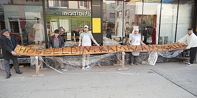 Bursa’da 7 metrelik pide görenleri hayrete düşürdü