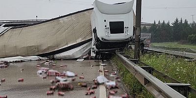 Bursa'da alkol yüklü tır devrildi