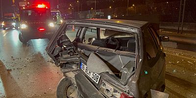 Bursa’da Aracının direksiyon hakimiyetini kaybetti, önündeki 3 otomobile çarparak durabildi
