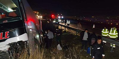 Bursa'da bariyere çarpan yolcu otobüsünde 4 kişi yaralandı