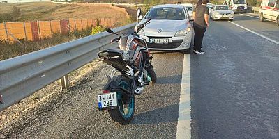 Bursa'da bariyerlere çarpan motosikletteki 2 kişi ağır yaralandı