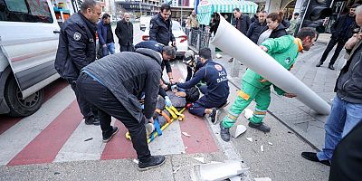 Bursa'da binanın duvarından sökülen boru parçalarının isabet ettiği kişi yaralandı