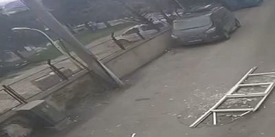 Bursa'da çatı ve prefabrik evler böyle uçtu, ağaçlar kırıldı