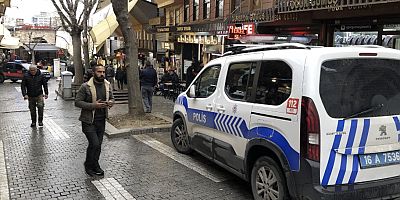 Bursa'da çay ocağı işletmecisi dükkanının önünde ayağından vuruldu