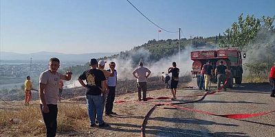 Bursa'da çıkan yangın ormanlık alana sıçramadan söndürüldü