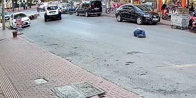 Bursa’da Cipe çarpan motosikletli metrelerce havaya savruldu: Kaza anı kamerada