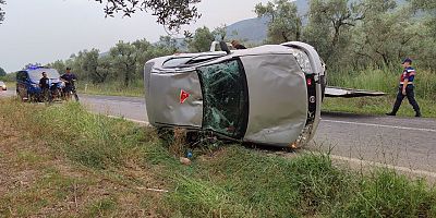 Bursa'da devrilen otomobilin sürücüsü öldü, 2 kişi yaralandı