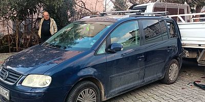 Bursa’da Direksiyonda kalp krizi geçirdi, park halindeki araçlara çarptı
