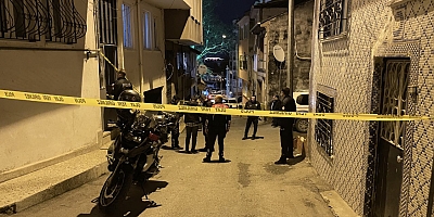 Bursa'da evde bıçaklanmış halde bulunan genç hastanede öldü