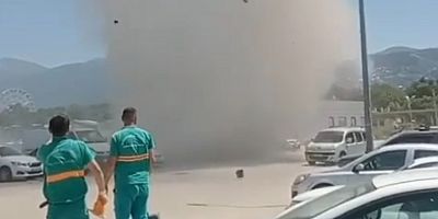 Bursa'da hortum paniği kamerada… Bir anda geldi tozu dumana kattı