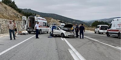 Bursa'da iki otomobilin çarpışması sonucu 4 kişi yaralandı