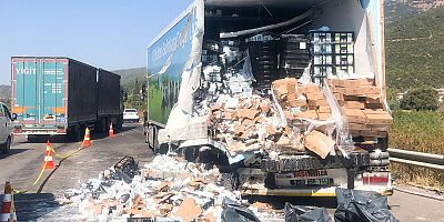 Bursa'da iki tır ve otobüsün karıştığı kazada 2 kişi öldü, 4 kişi yaralandı