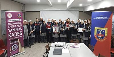 Bursa’da jandarma, tekstil fabrikasında çalışan kadınlara KADES’i anlattı