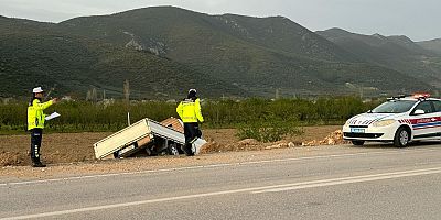 Bursa’da Kamyonet şarampole uçtu : 1 yaralı