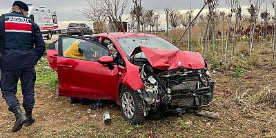 Bursa'da kamyonetle otomobil çarpıştı, 4 kişi yaralandı